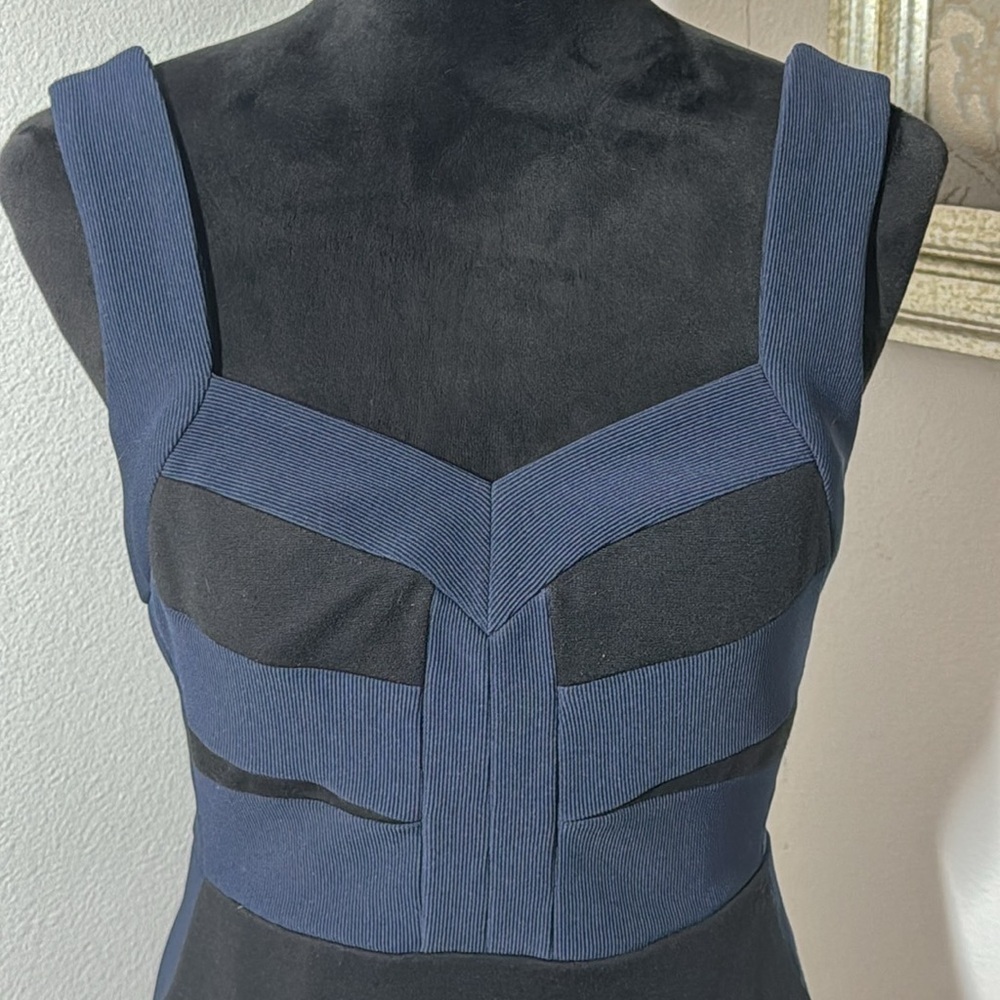 BCBGeneration blue black bodycon fit silhouette sweetheart cleavage dress Sz 6‎